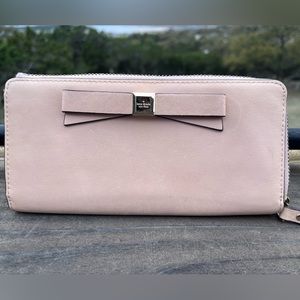 EUC Kate Spade 3/4 Zipper Front Bow Wallet